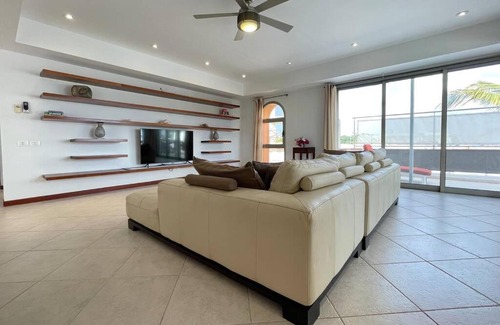 Cole Bay Apartment | Discover Your Piece of Paradise with Pool & Hot Tub