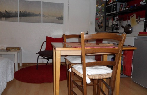 Prefecture Apartment | Central Pied-à-terre: Your Ideal Urban Retreat