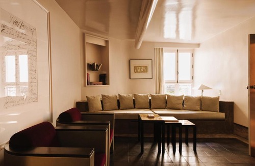Quartier de la Place-Vendome Apartment | Elegant Pied A Terre - Tuileries with Breakfast & Family Friendly