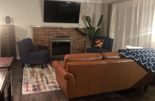 Grosse Pointe Apartment | Tranquil Pied-a-Terre: 1BR with Breakfast & Kitchen