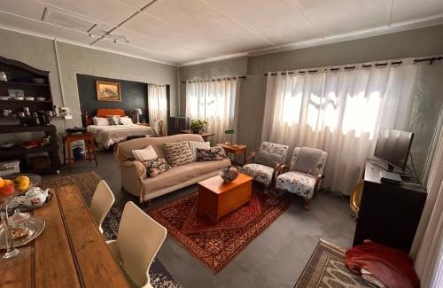 Hilton Apartment | Cozy Pied Cow Cottage: Pet-Friendly Retreat Rated 9.2/10
