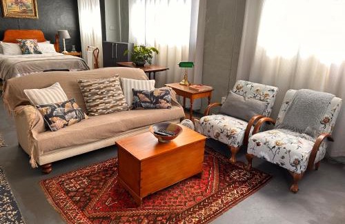 Hilton Apartment | Cozy Pied Cow Cottage: Pet-Friendly Retreat Rated 9.2/10