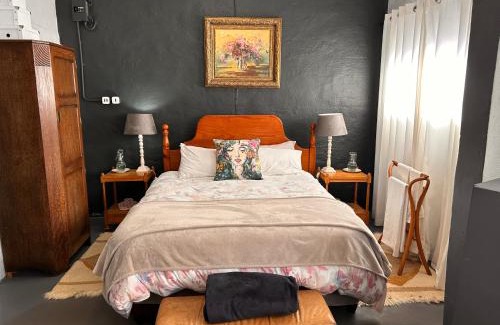Hilton Apartment | Cozy Pied Cow Cottage: Pet-Friendly Retreat Rated 9.2/10