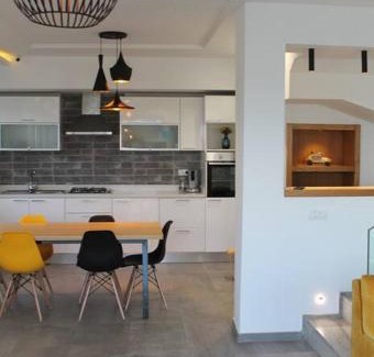 Hammam Al Agzaz Villa | Stay at Pied dans l'eau - Child-Friendly Retreat