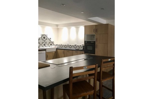 Saint-Saturnin-les-Avignon Apartment | Discover Pied à terre: Ideal for Ventoux Bike Enthusiasts