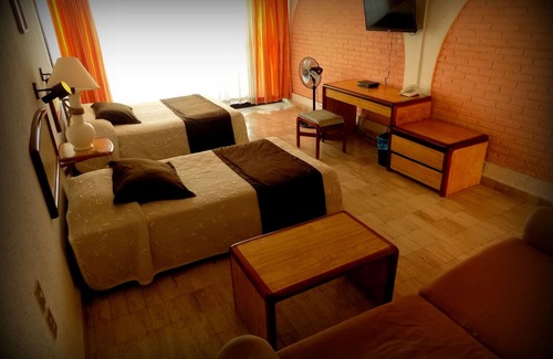 Tlaltizapan Hotel | Relaxing Stay at Piedras De Sol Solaris with Pool & Spa