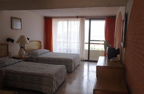 Tlaltizapan Hotel | Relaxing Stay at Piedras De Sol Solaris with Pool & Spa