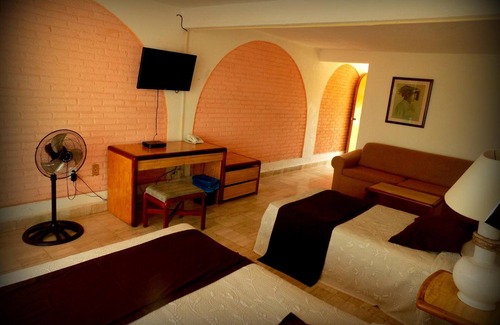 Tlaltizapan Hotel | Relaxing Stay at Piedras De Sol Solaris with Pool & Spa