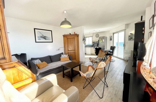 Port-Louis Apartment | Cozy Pieds Dans L'eau T3 with Pet-Friendly Amenities