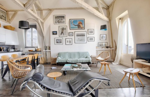 Trouville-sur-Mer Apartment | Oceanfront Escape: Pieds Dans Leau with Spectacular Views