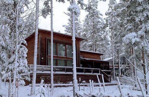 Koli National Park Villa | Elegant PielisLinna: Pet-Friendly Hotel with Ocean Views