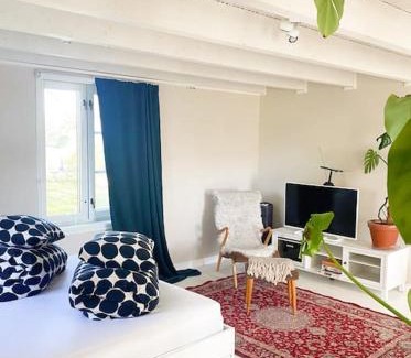 Lapinjaervi Ski Chalet | Cozy Log Cabin by the River: 4-Star Pet-Friendly Retreat