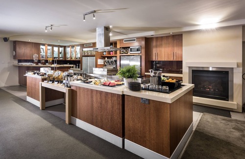 North Fremantle Apartment | Discover Pier 21 Apartment Hotel: Ocean View & Pool Access
