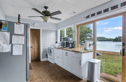 Gainesville Apartment | Top-Rated Pier 39 on Lake Lanier with Stunning Ocean Views