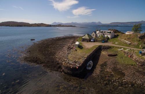 Breakish House | Idyllic Pier Cottage in Applecross: Pet-Friendly Retreat