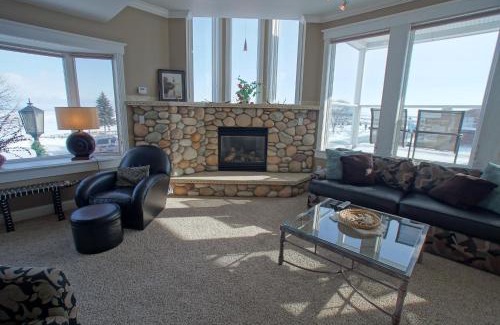 St Ignace Apartment | Family-Friendly Retreat at Pier Harbor #1 & #2 Awaits