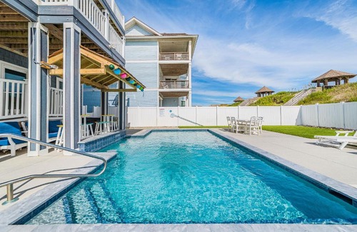 Nags Head House | Relax at Pier View Oasis with Pool and Pet-Friendly Perks