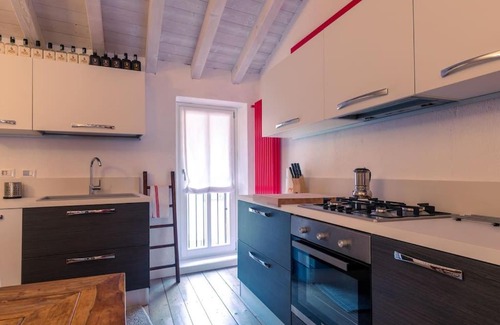 Bedizzole Apartment | Guest Rated: Piero Dry Gin Apartment with Top Reviews