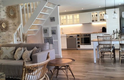 Roscoff House | Ideal Retreat at Pierre Near Beaches and Center in Roscoff
