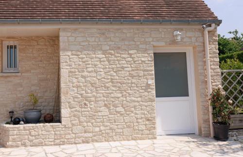 Bayeux House | Experience Elegance at Pierre de Lune - Rated 9.5/10
