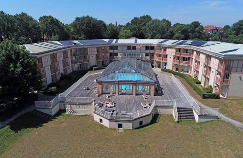 Le Touquet-Paris-Plage House | Pet-Friendly Oceanfront Stay at Les Jardins de la Côte d'Opale