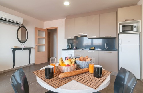 Sants-Badal Apartment | Discover Pierre & Vacances Barcelona Sants with Ocean Views