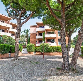 Sant Salvador Apartment | Relax at Pierre & Vacances Comarruga: Oceanfront Retreat