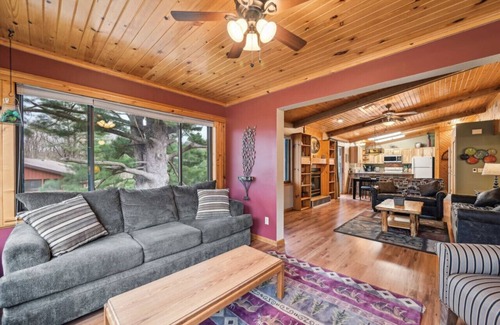 Lake Delton Apartment | Elevate Your Stay at Piers & Pines II - Oceanfront Bliss