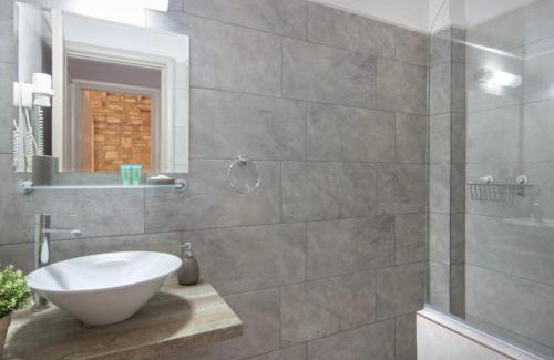 Skala Potamias Apartment | Delight in Pietra e Mare: Pet-Friendly 4-Star Retreat