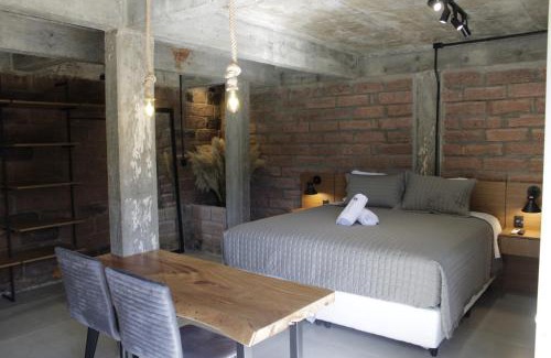 Municipal House | Pet-Friendly Pietra Rossa in Vale dos Vinhedos - 10/10 Rated