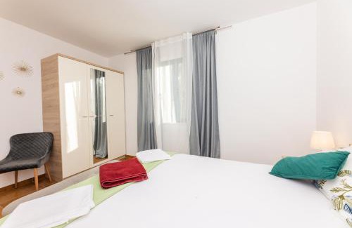 Cove Tri Zala (Zrnovo) Apartment | Pietro Hotel: Relax by the Oceanfront Pool with Family
