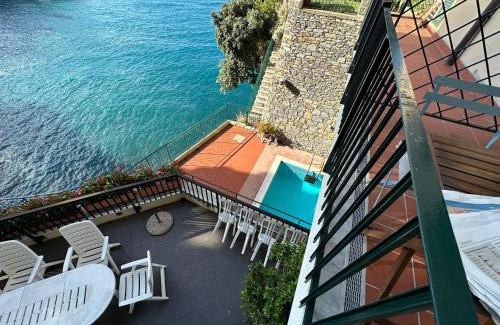 Pieve Ligure Apartment | Oceanfront Villa Regina: Unforgettable Views & Pool Access