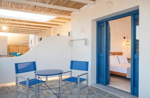 Kimolos House | Oceanfront Pigados Beach Studio: Family-Friendly Getaway