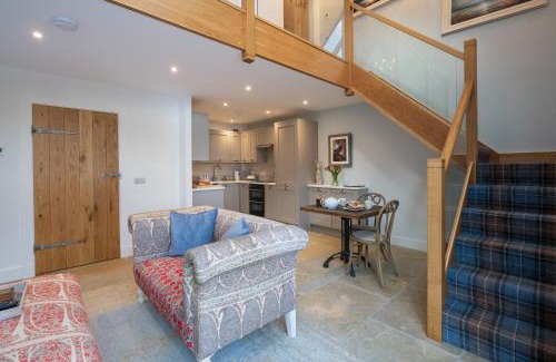 Murthly House | Enchanting Pigeon Cottage - Idyllic Country Retreat for Families