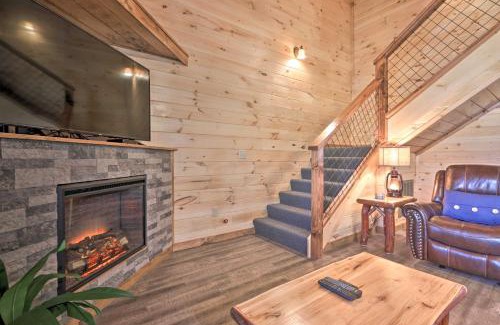 Pigeon Forge House | Cozy Pigeon Forge Cabin with Hot Tub Near Parkway