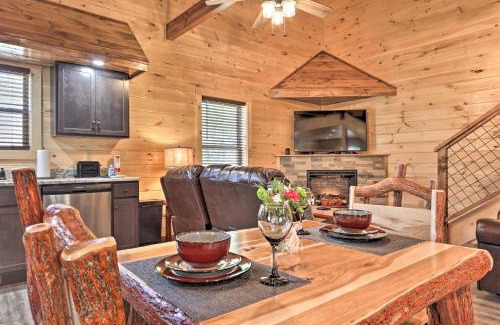 Pigeon Forge House | Cozy Pigeon Forge Cabin with Hot Tub Near Parkway