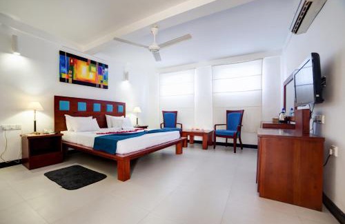 Irrakkakandi Resort | Pigeon Island Beach Resort: Relax by the Oceanfront Pool