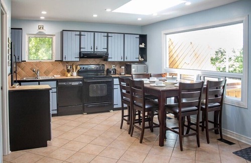 Kawartha Lakes Cottage | Relax at Pigeon Lake View with Pool, Firepit & Wi-Fi