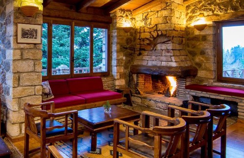 Mesaia Trikala Hotel | Kid-Friendly Retreat at Pigi Tarlampa Hotel - Rated 9.4!