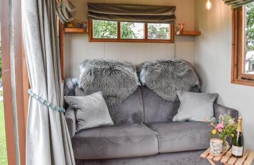 Beaworthy House | Comfortable Stay at Piglet - Pet and Child Friendly Retreat