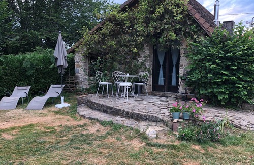 Ladignac le Long Cottage | Piglets Porcherie: Guest Rated 10/10 with Pool & Ocean Views