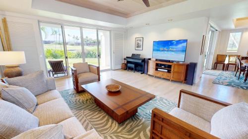 Kamuela Villa | Tranquil Island Melody Villa with Bikes & Hot Tub Experience