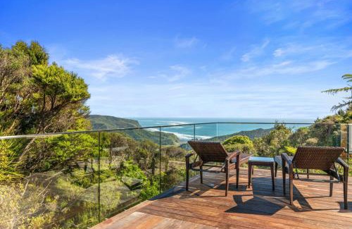 New Lynn House | Escape to Piha: Family-Friendly Holiday Home Retreat
