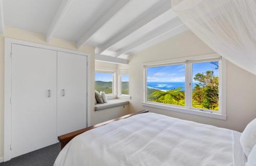 New Lynn House | Escape to Piha: Family-Friendly Holiday Home Retreat