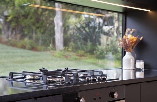 New Lynn House | Piha House with Spectacular Views and Family-Friendly Amenities