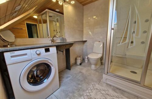 Kuressaare House | Guest Rated 9.1: Piibelehe Guest Accommodation Awaits