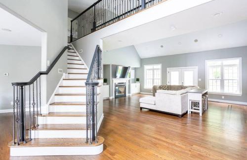 Pike Creek House | Pike Creek Palace: Family-Friendly Villa in Chateau Country