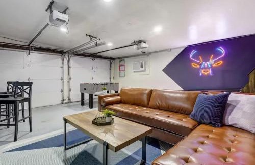Central Colorado Springs Apartment | Explore Pikes Charm: King Workspace with Roku & BBQ