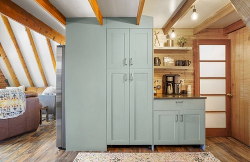 Florissant House | Pet-Friendly Pikes Peak A-Frame Retreat with Hot Tub & Views