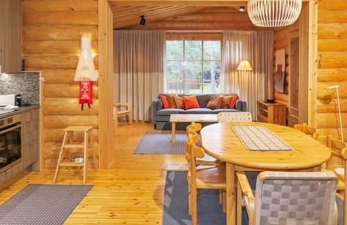 Saariselka House | Discover Pikku-tieva: Lake View Retreat with Spa & Family Perks